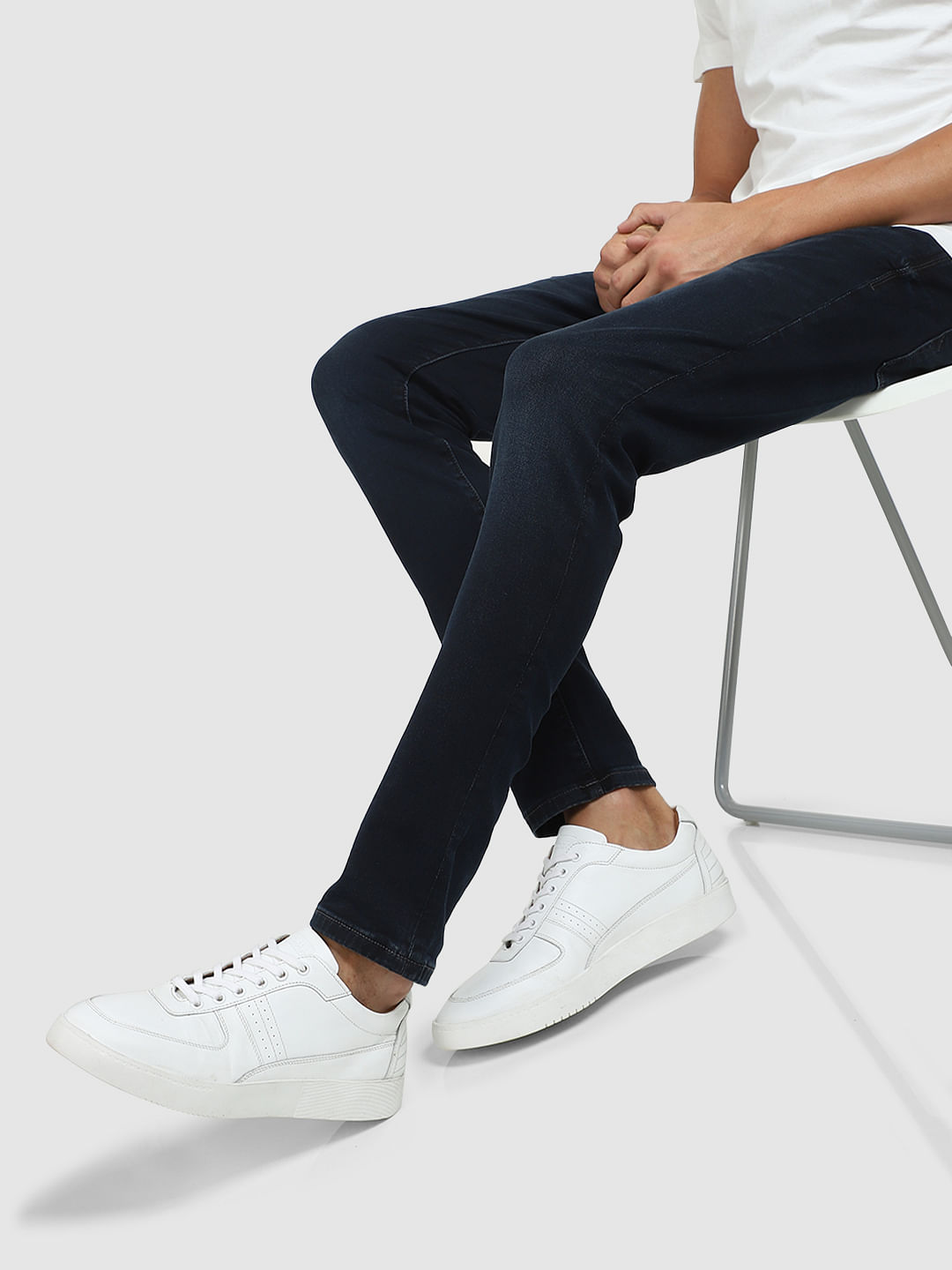 Veja Quickly Became One of The Most Talked-About Sneaker Brands | Fashion  jackson, Short outfits, Fashion outfits